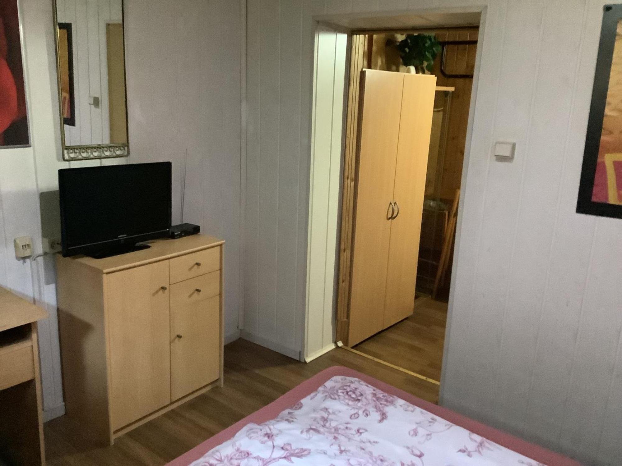 Schoenes Zimmer Im Seterant/Untergeschoss Essen Exterior photo